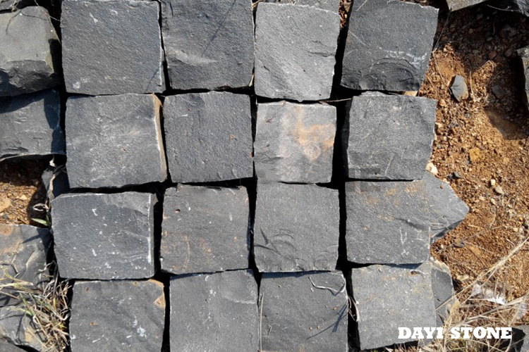 Cubes ZP Black Basalt All sides Natural Split 10x10x10cm - Dayi Stone Cubes ZP Black Basalt All sides Natural Split 10x10x10cm - Dayi Stone